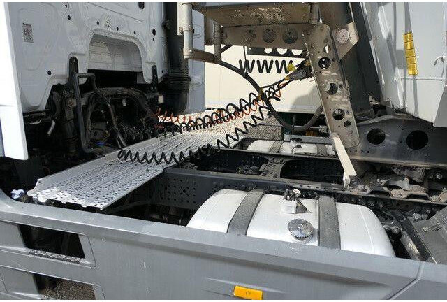 Mercedes-Benz 1843 LS Actros, MP4, Retarder, Waage, Spoiler - Tractor: foto 3 Mercedes-Benz 1843 LS Actros, MP4, Retarder, Waage, Spoiler - Tractor: foto 3