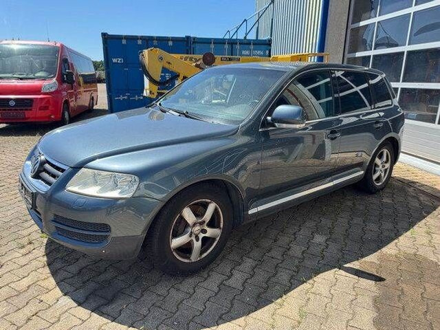 Volkswagen Touareg 3.2 V6/ GETRIEBESCHADEN /Motor läuft! - Carrinha de caixa aberta: foto 1 Volkswagen Touareg 3.2 V6/ GETRIEBESCHADEN /Motor läuft! - Carrinha de caixa aberta: foto 1