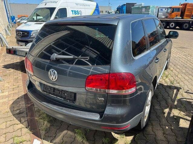 Volkswagen Touareg 3.2 V6/ GETRIEBESCHADEN /Motor läuft! - Carrinha de caixa aberta: foto 2 Volkswagen Touareg 3.2 V6/ GETRIEBESCHADEN /Motor läuft! - Carrinha de caixa aberta: foto 2