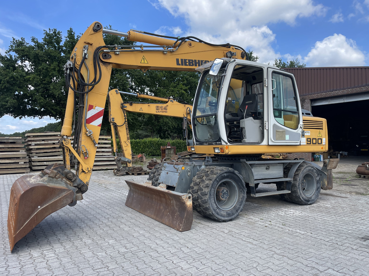 LIEBHERR A900C HD Litronic - Escavadeira de rodas: foto 1 LIEBHERR A900C HD Litronic - Escavadeira de rodas: foto 1