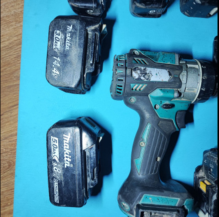 2x perceuses 18v MAKITA + Makita 18 Volt Tournevis à percussion - Equipamento de construção: foto 4 2x perceuses 18v MAKITA + Makita 18 Volt Tournevis à percussion - Equipamento de construção: foto 4