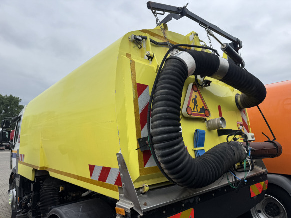 Camião cisterna Camion balayeuse Renault SEMAT 6 M³: foto 9