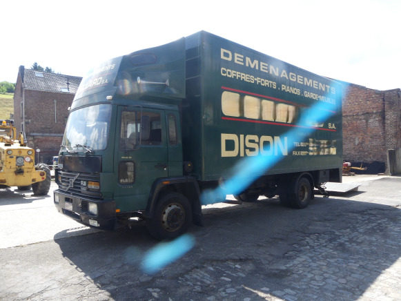 Camion de déménagement avec haillon arrière Volvo FL6-140 (1986-451.079 km-VIN:YB1E6AXGB405329) - Camião furgão: foto 1 Camion de déménagement avec haillon arrière Volvo FL6-140 (1986-451.079 km-VIN:YB1E6AXGB405329) - Camião furgão: foto 1