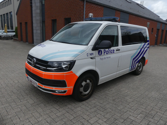Camionnette, combi de police Volkswagen (2019-243.344 km) - Automóvel: foto 1 Camionnette, combi de police Volkswagen (2019-243.344 km) - Automóvel: foto 1