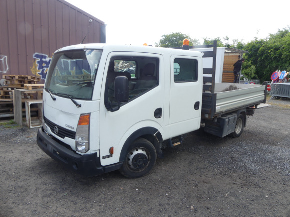 Camionnette double cabine et benne tri benne Nissan Cabstar (2009-215.641 km) - Camião basculante: foto 1 Camionnette double cabine et benne tri benne Nissan Cabstar (2009-215.641 km) - Camião basculante: foto 1
