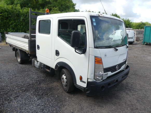 Camionnette double cabine et benne tri benne Nissan Cabstar (2009-215.641 km) - Camião basculante: foto 2 Camionnette double cabine et benne tri benne Nissan Cabstar (2009-215.641 km) - Camião basculante: foto 2
