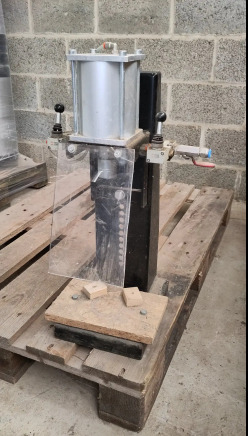 Capsuleuse pneumatique semi-automatique Spagni - Equipamento de processamento de alimentos: foto 1 Capsuleuse pneumatique semi-automatique Spagni - Equipamento de processamento de alimentos: foto 1