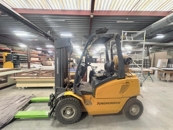 Empilhador a gás Chariot élévateur frontal au gaz Jungheirich TFG 25BK: foto 7 Empilhador a gás Chariot élévateur frontal au gaz Jungheirich TFG 25BK: foto 7