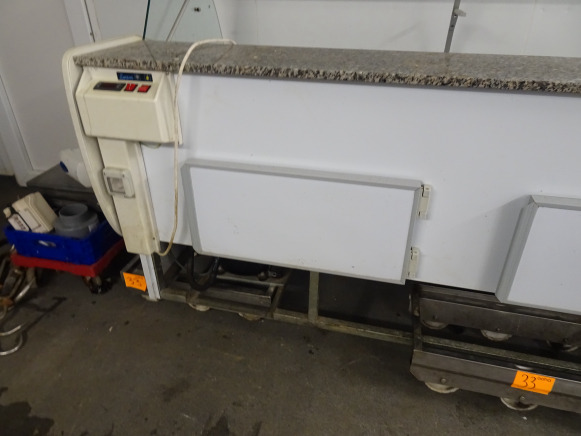 Comptoir frigo, marque ZOIN
modèle : Melody Y 300 Statico - bbianco
numéro : 5629/07
année : 2007
Toir frigo, marque ZOIN
modèle : Melody Y 300 Statico - bbianco
numéro : 5629/07
anné frigo, marque ZO - Equipamento de processamento de alimentos: foto 4 Comptoir frigo, marque ZOIN
modèle : Melody Y 300 Statico - bbianco
numéro : 5629/07
année : 2007
Toir frigo, marque ZOIN
modèle : Melody Y 300 Statico - bbianco
numéro : 5629/07
anné frigo, marque ZO - Equipamento de processamento de alimentos: foto 4