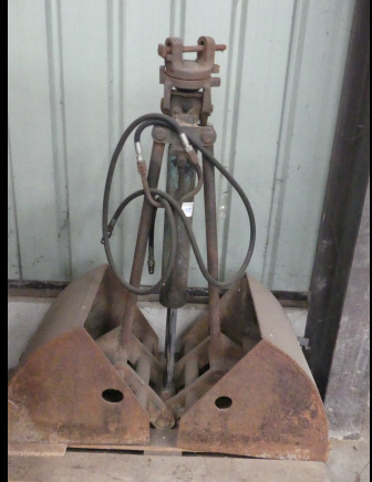Grappin hydraulique marque et modèle inconnu - Balde de maxilas para Máquina de construção: foto 1 Grappin hydraulique marque et modèle inconnu - Balde de maxilas para Máquina de construção: foto 1
