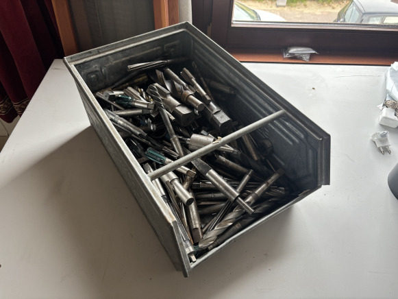 Lot industriel : fraisage, taraudage, perçage – ±100 pièces - Fresadora: foto 1 Lot industriel : fraisage, taraudage, perçage – ±100 pièces - Fresadora: foto 1