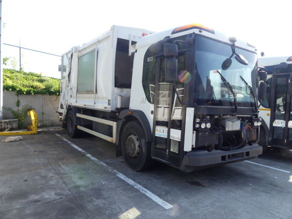 REF:1436 - Camion poubelle Renault Access (2013-162.300 km) - Caminhão de lixo: foto 2 REF:1436 - Camion poubelle Renault Access (2013-162.300 km) - Caminhão de lixo: foto 2
