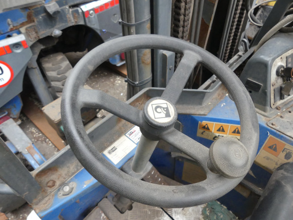 REF:6925 - Chariot élévateur Moffet M4 25.3 - Empilhador montado em camião: foto 4 REF:6925 - Chariot élévateur Moffet M4 25.3 - Empilhador montado em camião: foto 4