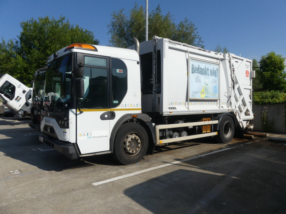 REF:8443 - Camion poubelle Renault Access (2013-128.985 km) - Caminhão de lixo: foto 2 REF:8443 - Camion poubelle Renault Access (2013-128.985 km) - Caminhão de lixo: foto 2