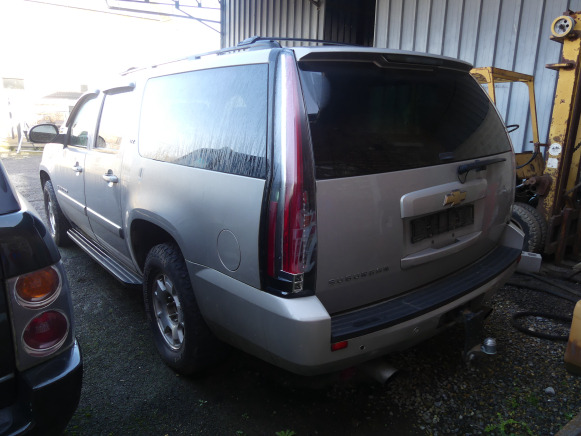 Voiture Chevrolet Suburban (2006-355.000 km) Numéro de châssis : 1GNFK16327J170092 - Kilométrage : 355000 - Carrinha cabine dupla: foto 4 Voiture Chevrolet Suburban (2006-355.000 km) Numéro de châssis : 1GNFK16327J170092 - Kilométrage : 355000 - Carrinha cabine dupla: foto 4