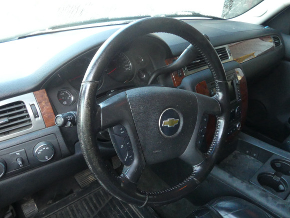 Voiture Chevrolet Suburban (2006-355.000 km) Numéro de châssis : 1GNFK16327J170092 - Kilométrage : 355000 - Carrinha cabine dupla: foto 5 Voiture Chevrolet Suburban (2006-355.000 km) Numéro de châssis : 1GNFK16327J170092 - Kilométrage : 355000 - Carrinha cabine dupla: foto 5