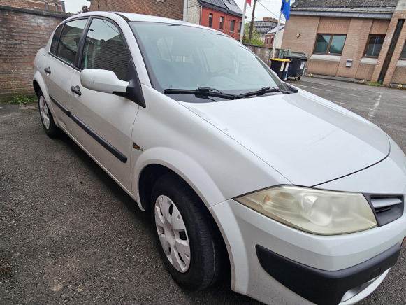 Voiture Renault Megane (2008-96.479 km) - Automóvel: foto 2 Voiture Renault Megane (2008-96.479 km) - Automóvel: foto 2