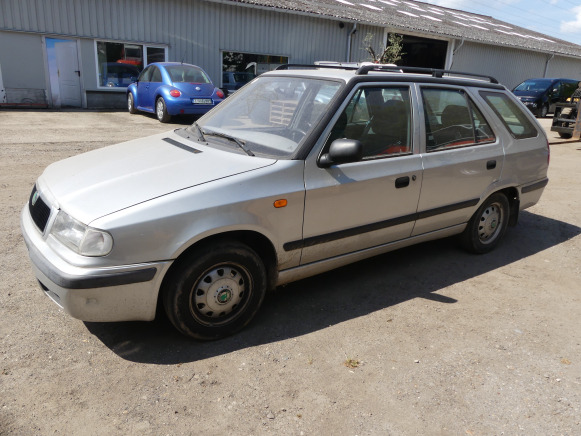 Voiture Skoda Felicia Station wagon (1999-134.345 km) - Automóvel: foto 1 Voiture Skoda Felicia Station wagon (1999-134.345 km) - Automóvel: foto 1