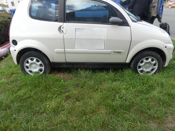Voiture électrique (pour pièces) Mega E-city - Automóvel: foto 3 Voiture électrique (pour pièces) Mega E-city - Automóvel: foto 3