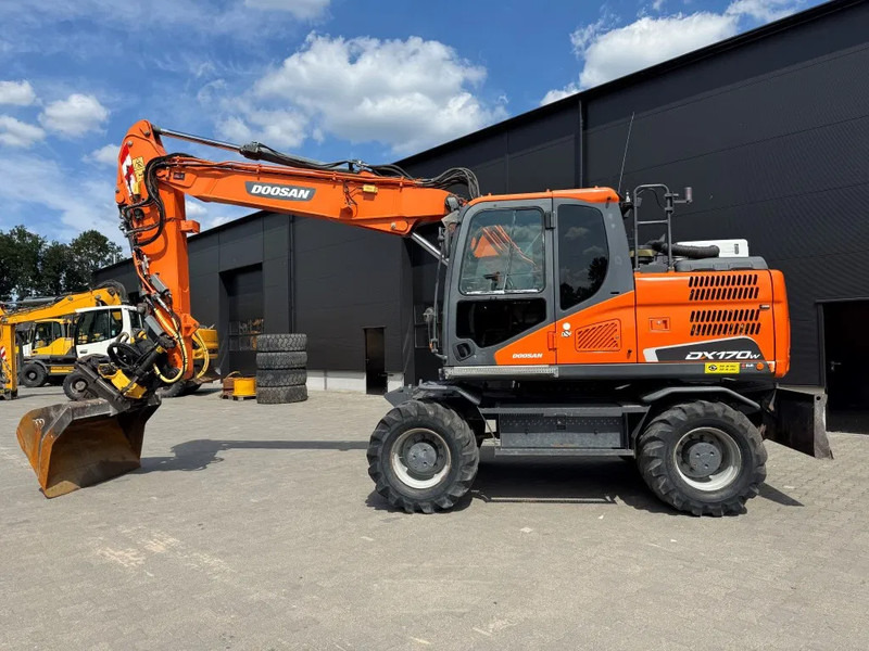 Doosan DX170-5 Engcon Gripper S Afneembaar. - Escavadeira de rodas: foto 1 Doosan DX170-5 Engcon Gripper S Afneembaar. - Escavadeira de rodas: foto 1