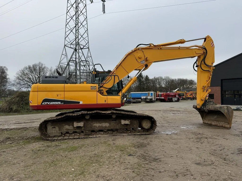 Doosan DX255LC-5 2015 10800 hr STRAIGHT FROM WORK ! DUTCH MACHINE ! - Escavadora de rastos: foto 5 Doosan DX255LC-5 2015 10800 hr STRAIGHT FROM WORK ! DUTCH MACHINE ! - Escavadora de rastos: foto 5
