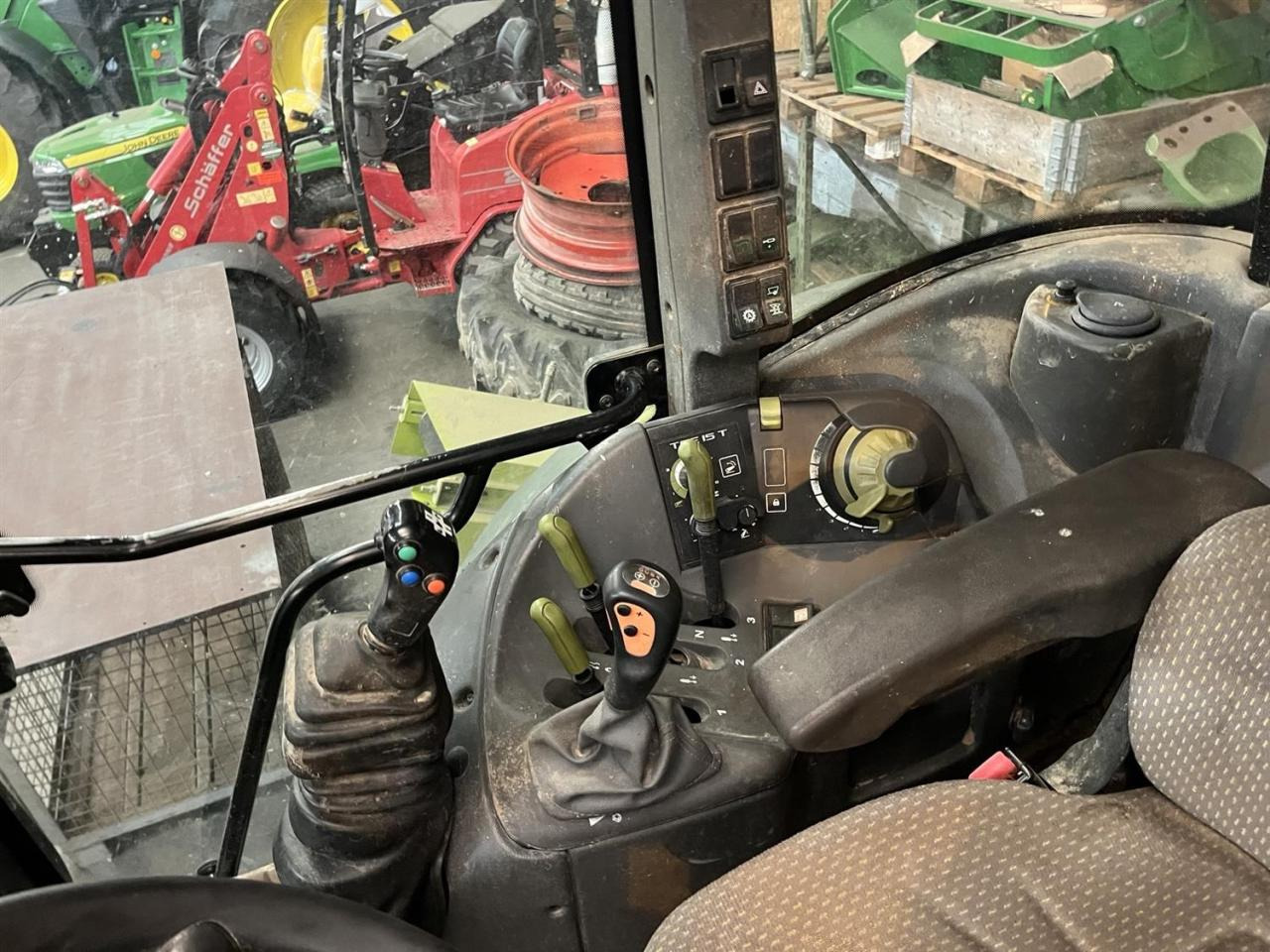 CLAAS Arion 420 - Trator: foto 5 CLAAS Arion 420 - Trator: foto 5