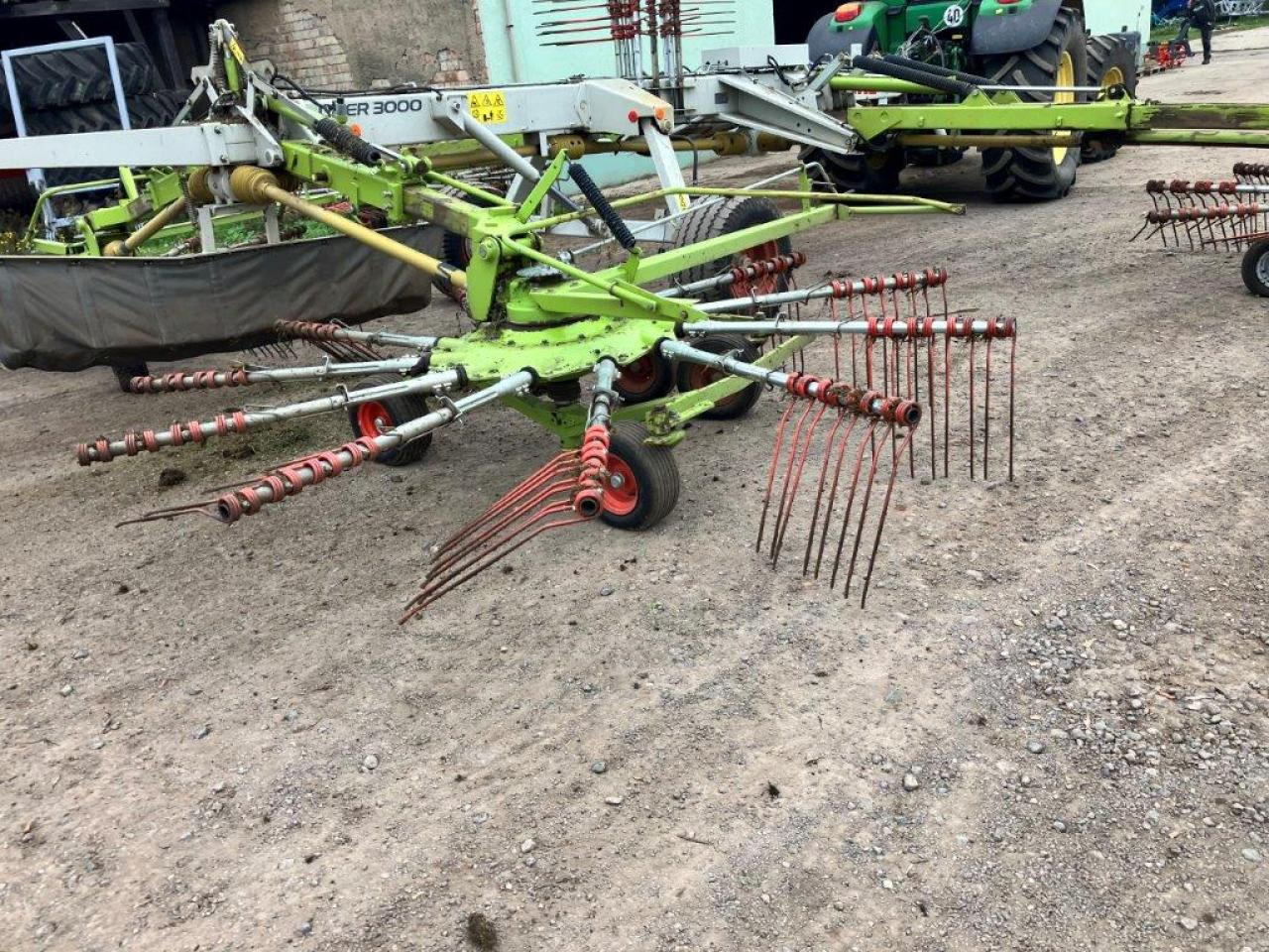 CLAAS Liner 3000 - Ancinho enleirador: foto 2 CLAAS Liner 3000 - Ancinho enleirador: foto 2