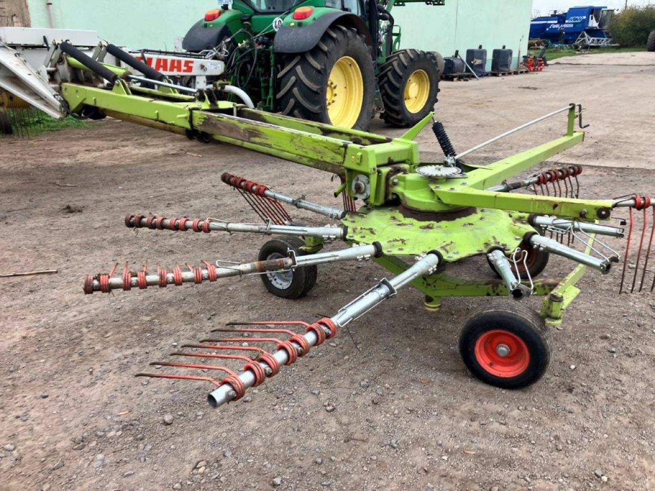CLAAS Liner 3000 - Ancinho enleirador: foto 1 CLAAS Liner 3000 - Ancinho enleirador: foto 1