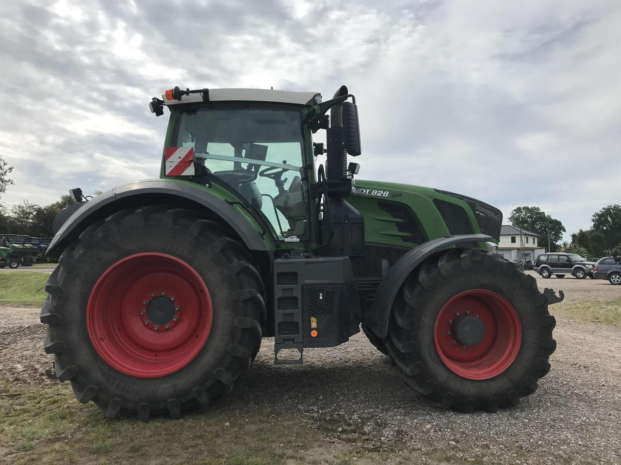 Fendt 828 Vario Profi Plus - Trator: foto 2 Fendt 828 Vario Profi Plus - Trator: foto 2