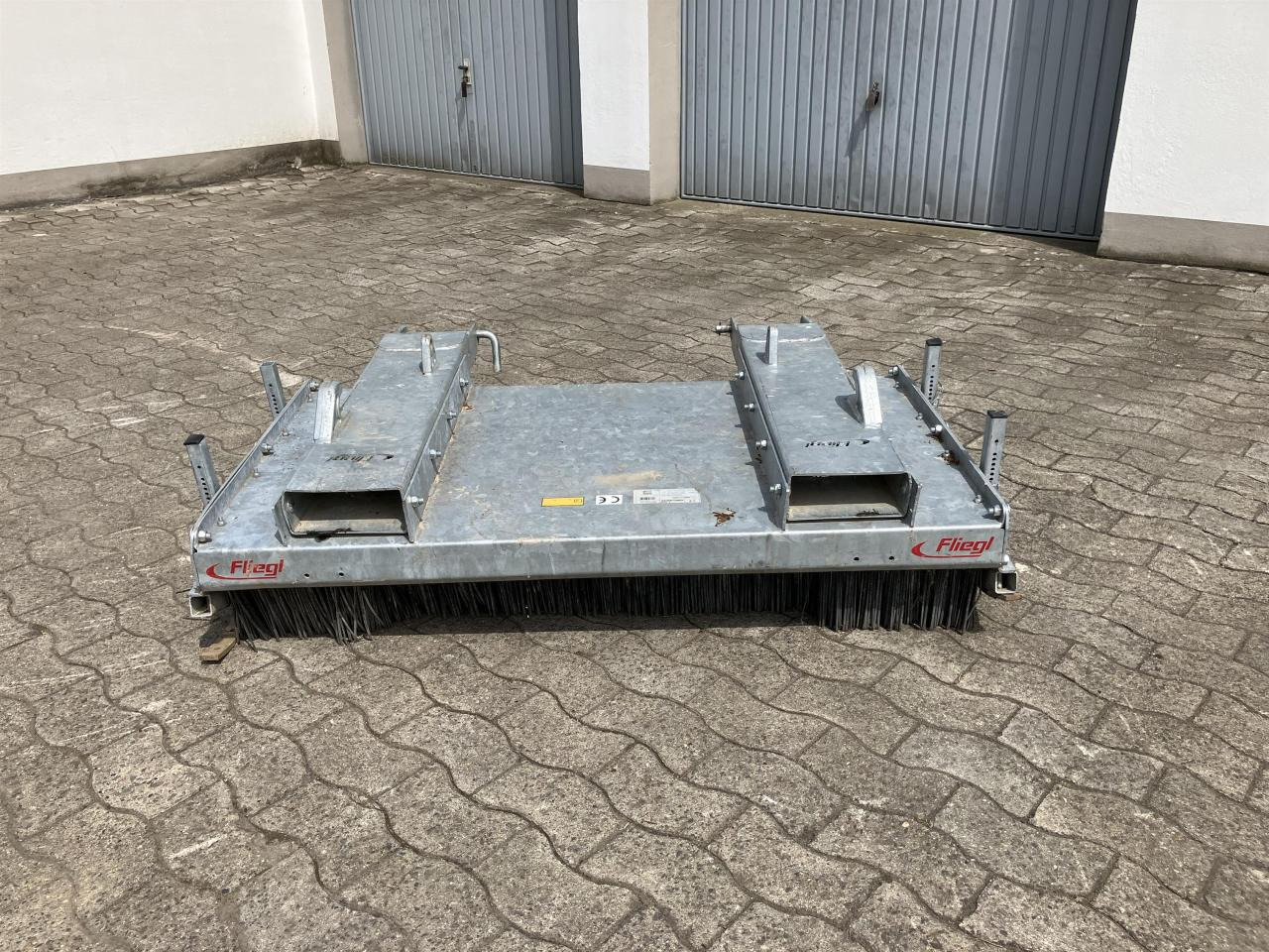 Fliegl Löwe 1,50m - Vassoura para Veículo municipal/ Especial: foto 1 Fliegl Löwe 1,50m - Vassoura para Veículo municipal/ Especial: foto 1