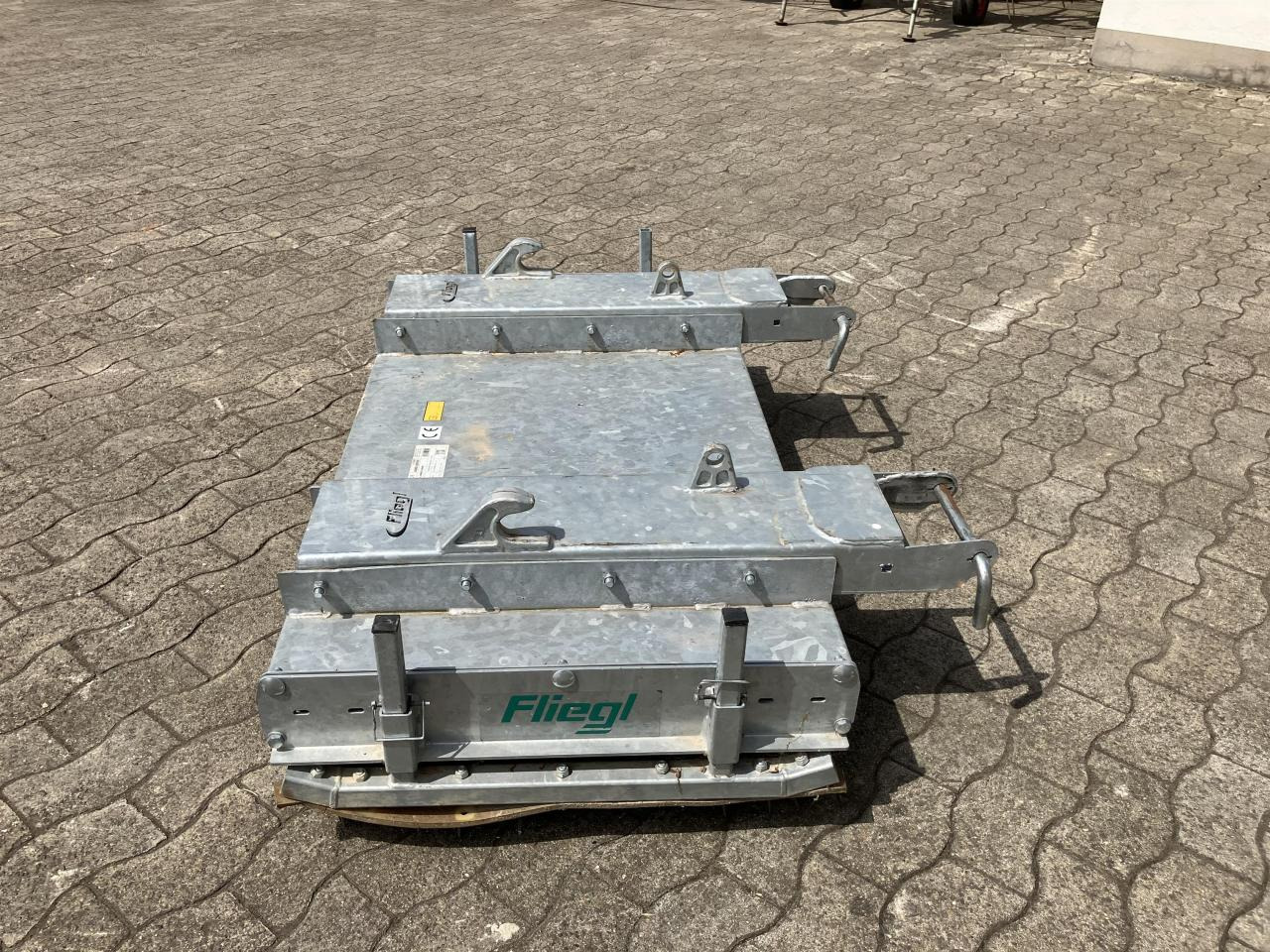 Fliegl Löwe 1,50m - Vassoura para Veículo municipal/ Especial: foto 2 Fliegl Löwe 1,50m - Vassoura para Veículo municipal/ Especial: foto 2