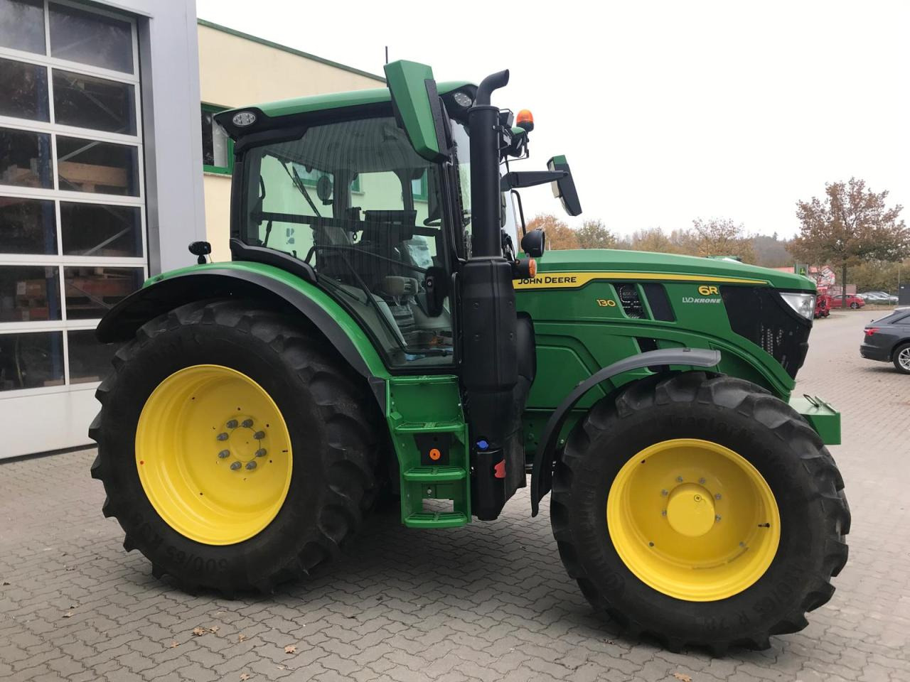 John Deere 6R 130 - Trator: foto 2 John Deere 6R 130 - Trator: foto 2