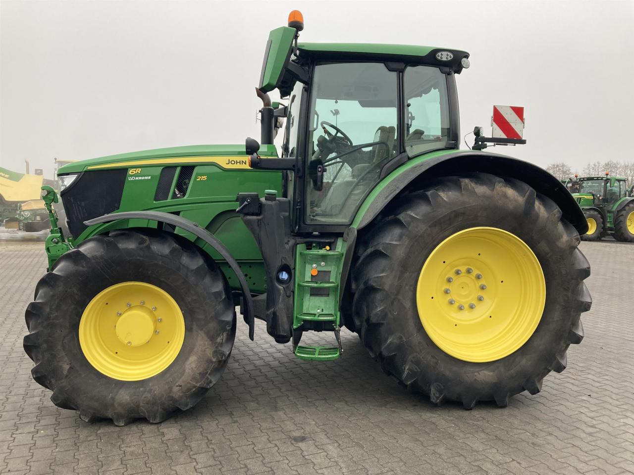 John Deere 6R 215 - Trator: foto 2 John Deere 6R 215 - Trator: foto 2