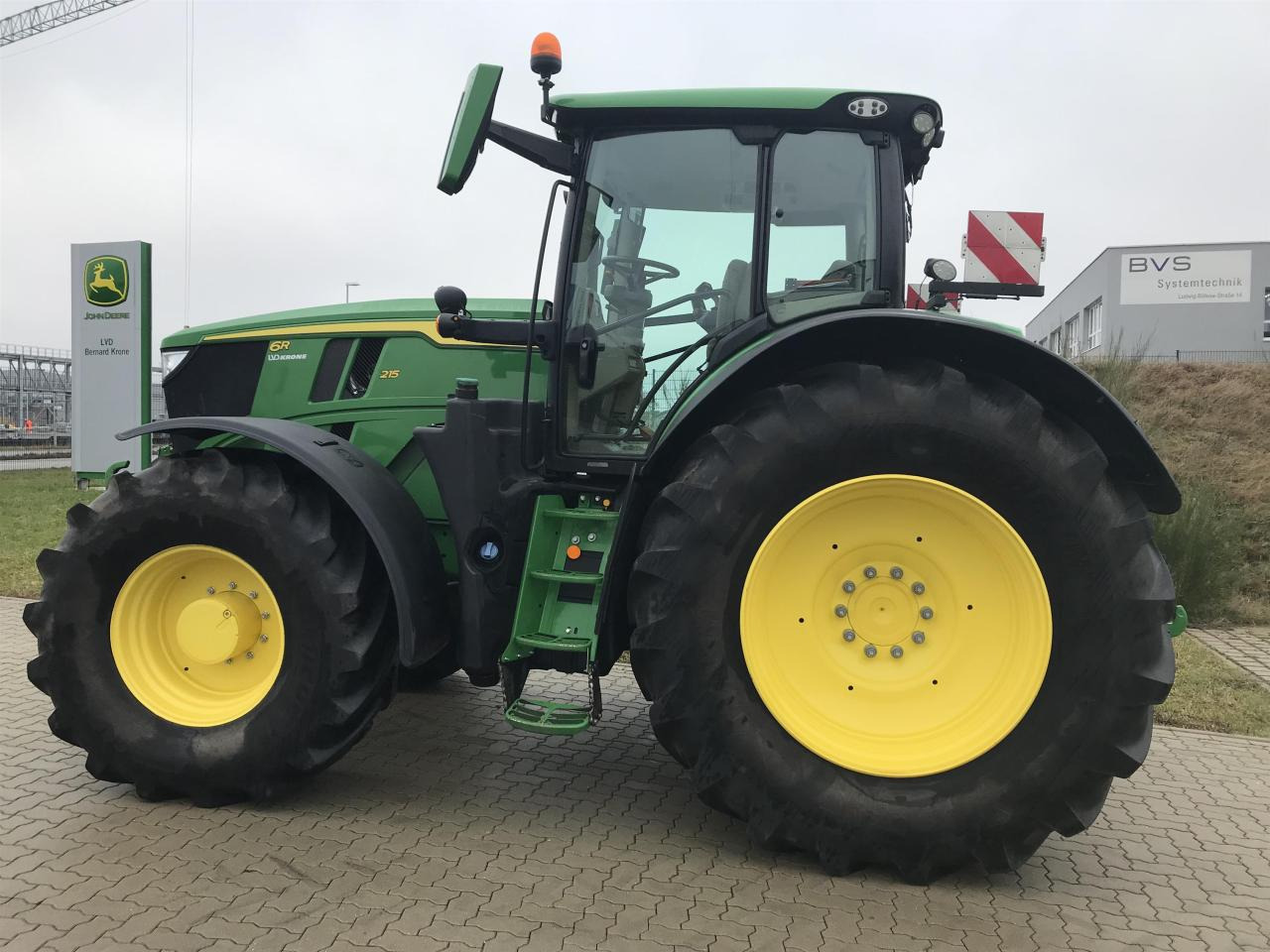 John Deere 6R 215 - Trator: foto 1 John Deere 6R 215 - Trator: foto 1