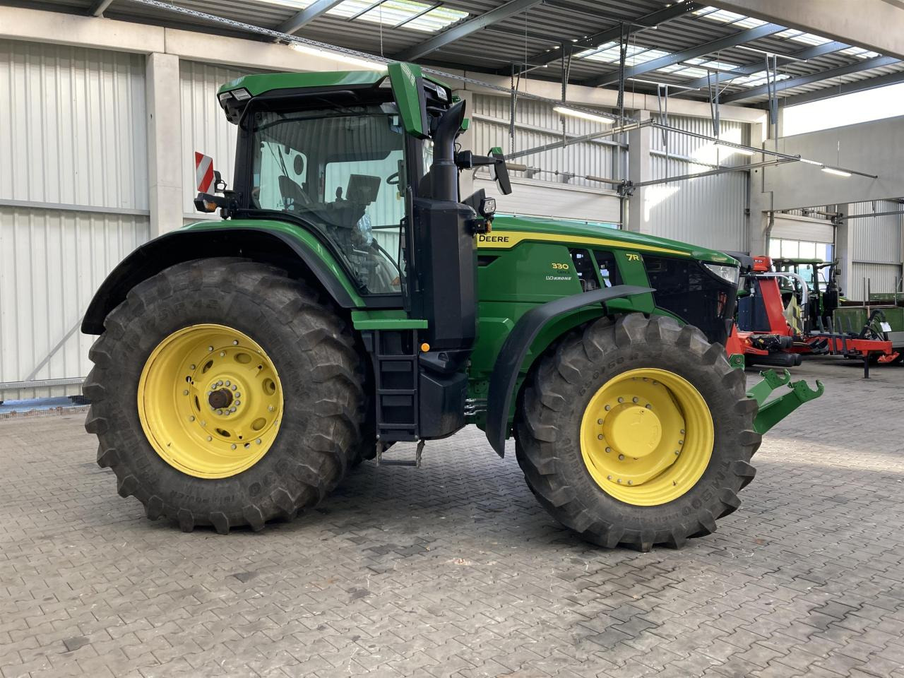 John Deere 7R 330 - Trator: foto 5 John Deere 7R 330 - Trator: foto 5