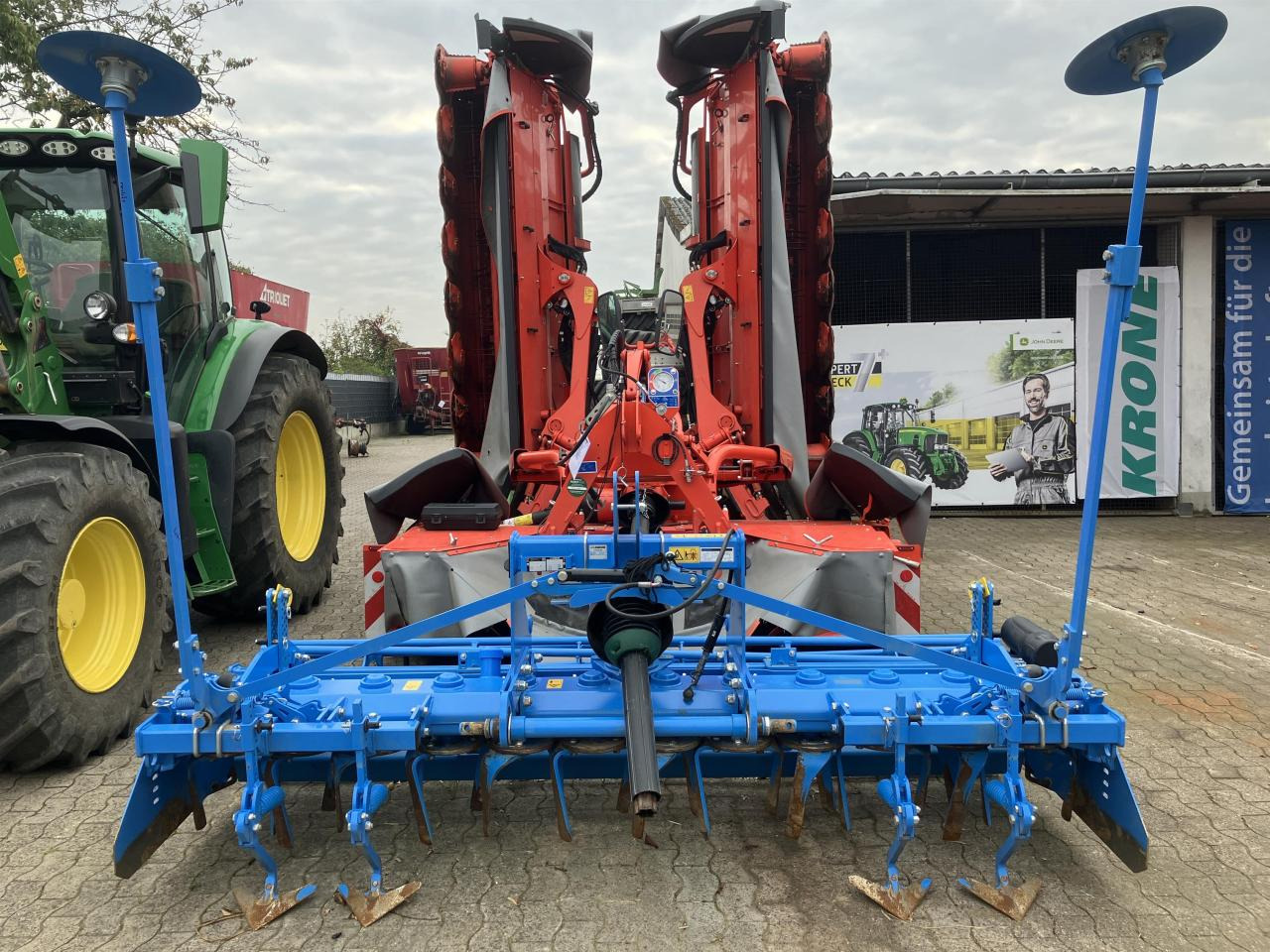 Lemken Zirkon 8/300 - Maquina para lavrar a terra: foto 1 Lemken Zirkon 8/300 - Maquina para lavrar a terra: foto 1