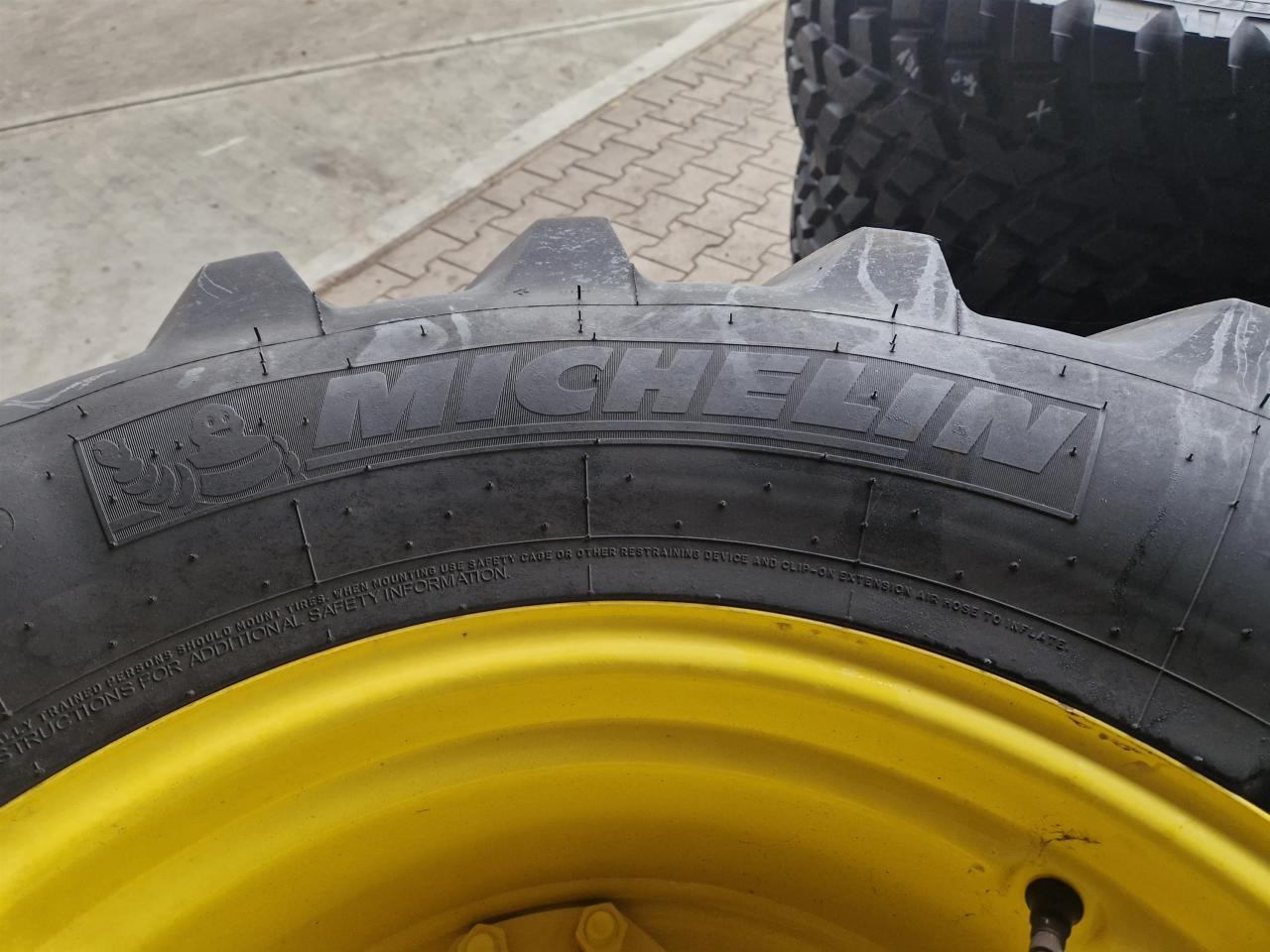 Michelin 420/70R24 - Pneu para Máquina agrícola: foto 3 Michelin 420/70R24 - Pneu para Máquina agrícola: foto 3