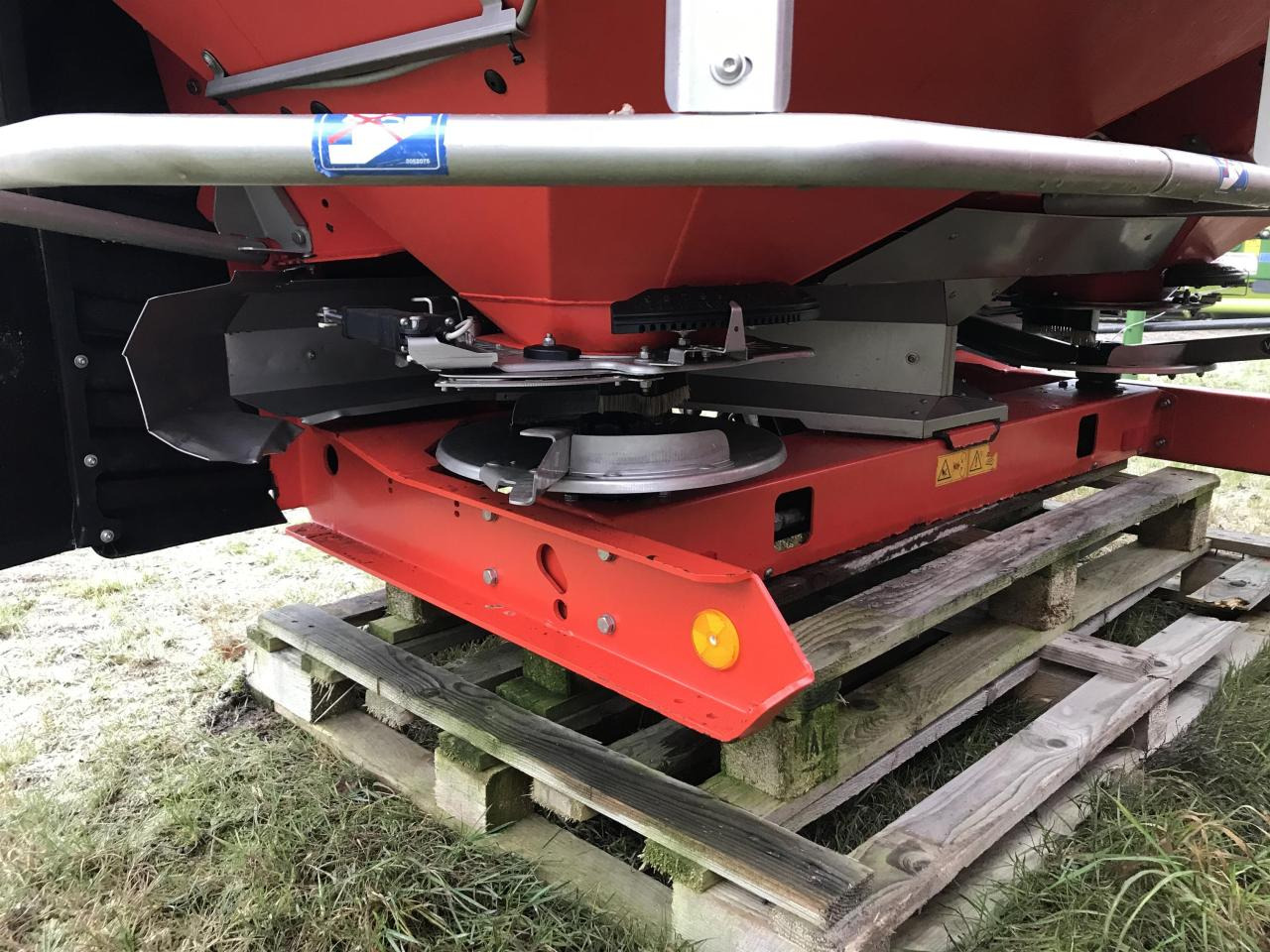 Distribuidor de fertilizantes Rauch Axis-H50.2 EMC+W: foto 6 Distribuidor de fertilizantes Rauch Axis-H50.2 EMC+W: foto 6