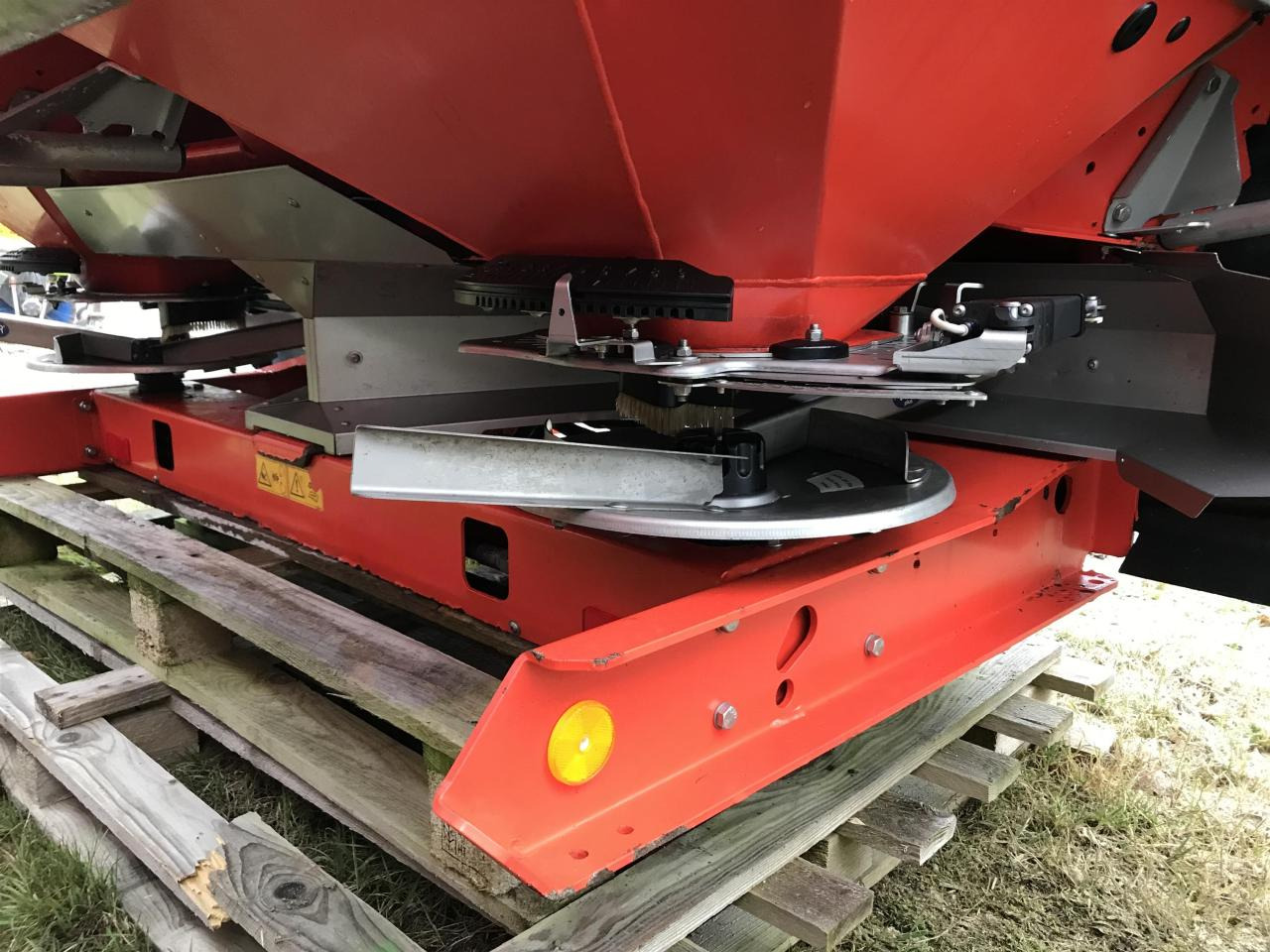 Distribuidor de fertilizantes Rauch Axis-H50.2 EMC+W: foto 7 Distribuidor de fertilizantes Rauch Axis-H50.2 EMC+W: foto 7