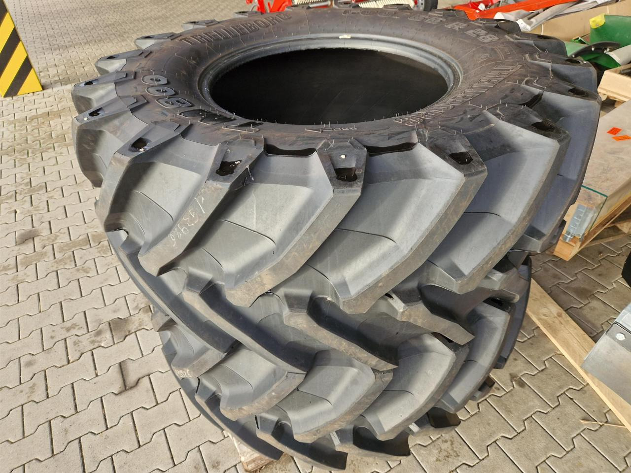 Trelleborg 600/65R28 - Pneu para Máquina agrícola: foto 1 Trelleborg 600/65R28 - Pneu para Máquina agrícola: foto 1