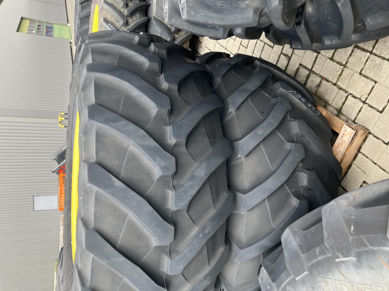 Trelleborg 710/75R42 - Pneu para Máquina agrícola: foto 1 Trelleborg 710/75R42 - Pneu para Máquina agrícola: foto 1