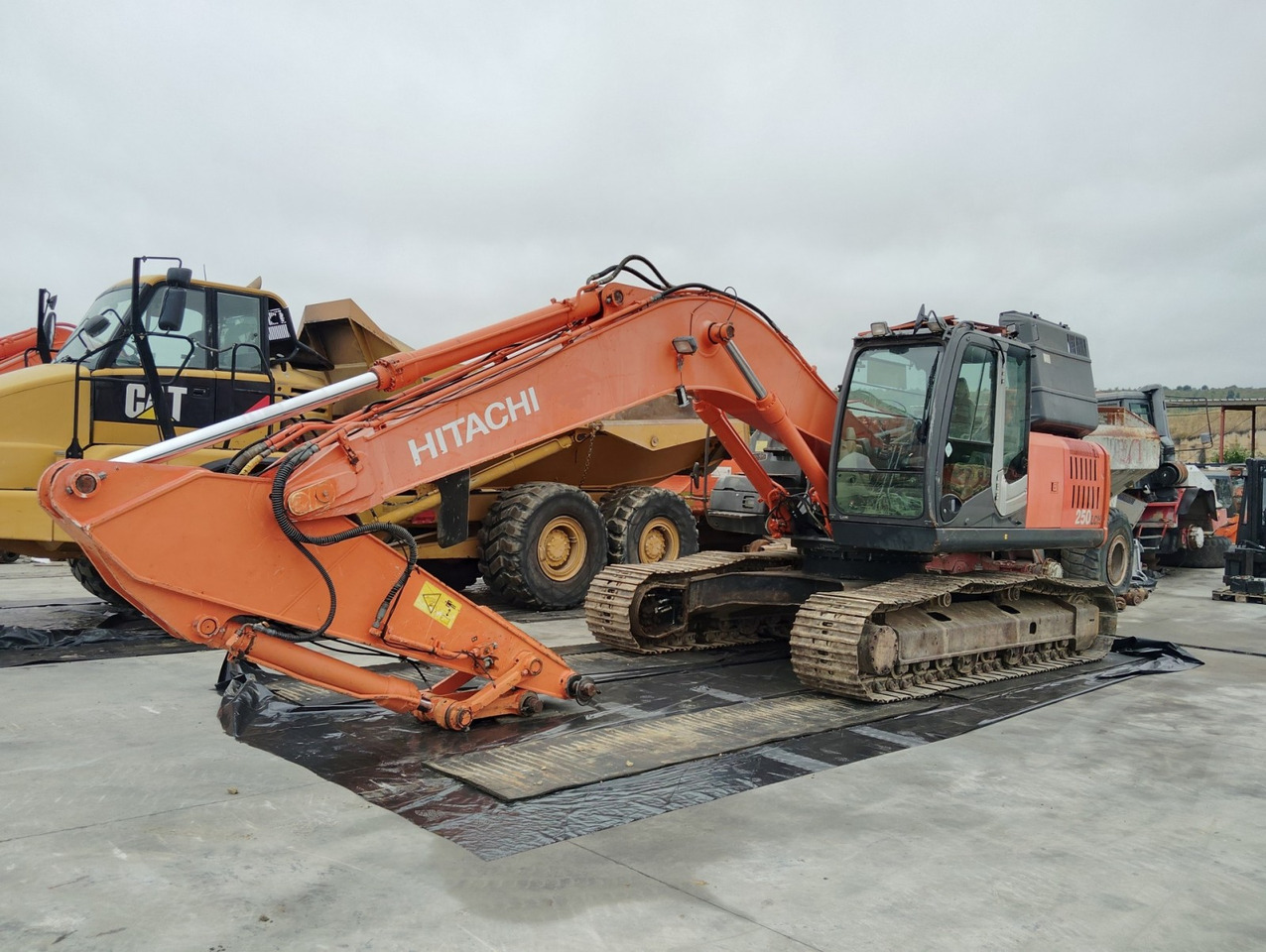 EXCAVADORA HITACHI ZX250LCN-3 - Escavadora de rastos: foto 1 EXCAVADORA HITACHI ZX250LCN-3 - Escavadora de rastos: foto 1
