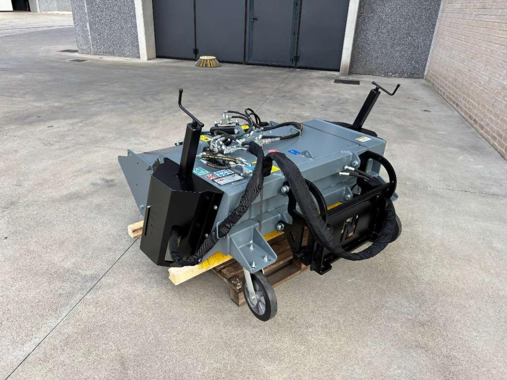 CM Crusher CSI 125 Sweeping Bucket - Vassoura para Mini pá carregadora: foto 3 CM Crusher CSI 125 Sweeping Bucket - Vassoura para Mini pá carregadora: foto 3