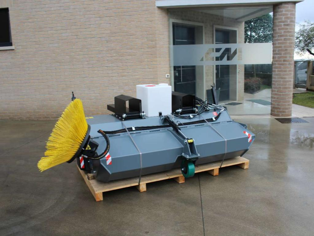 CM Crusher CSI 200 Sweeping Bucket - Vassoura para Mini pá carregadora: foto 2 CM Crusher CSI 200 Sweeping Bucket - Vassoura para Mini pá carregadora: foto 2