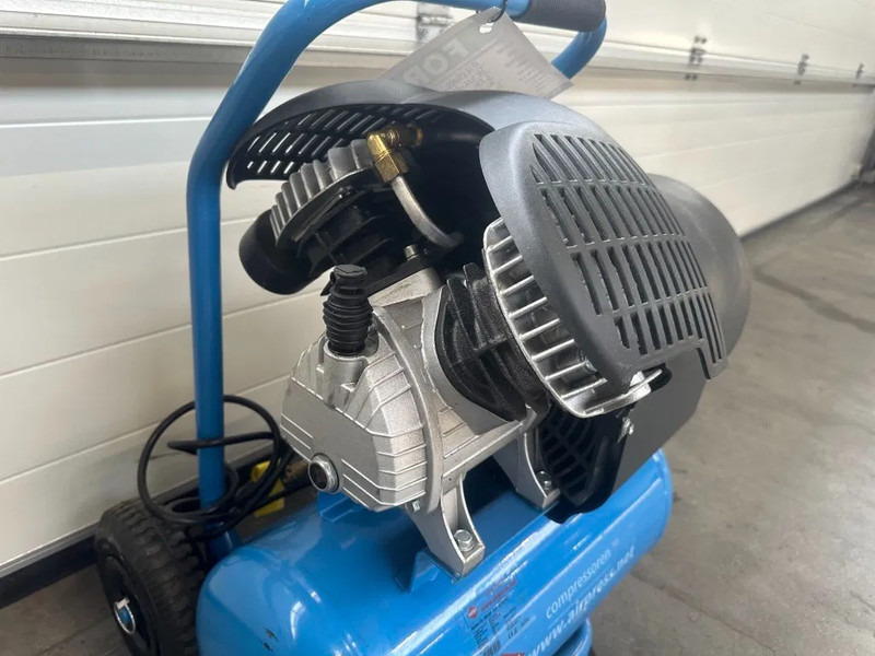 Airpress HL 425-24 Elektrische Zuigercompressor 3 PK 392 L / min 8 Bar Overstock New ! - Compressor de ar: foto 5 Airpress HL 425-24 Elektrische Zuigercompressor 3 PK 392 L / min 8 Bar Overstock New ! - Compressor de ar: foto 5