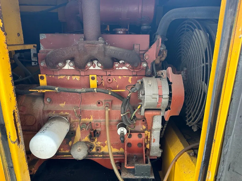 Atlas-Copco Komatsu 40 kVA Silent generatorset - Gerador elétrico: foto 5 Atlas-Copco Komatsu 40 kVA Silent generatorset - Gerador elétrico: foto 5
