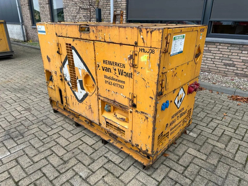 Atlas-Copco Komatsu 40 kVA Silent generatorset - Gerador elétrico: foto 4 Atlas-Copco Komatsu 40 kVA Silent generatorset - Gerador elétrico: foto 4