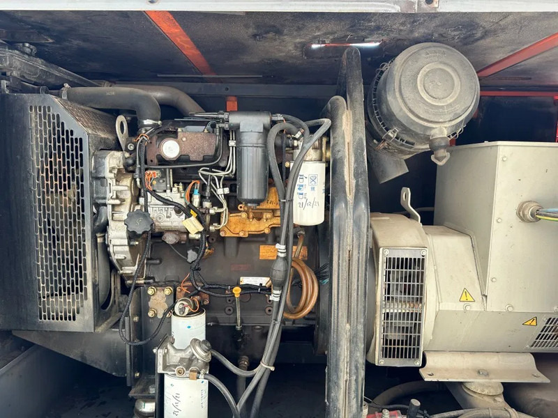 Atlas-Copco QAS 60 Perkins Stamford 60 kVA Silent Rental generatorset - Gerador elétrico: foto 4 Atlas-Copco QAS 60 Perkins Stamford 60 kVA Silent Rental generatorset - Gerador elétrico: foto 4