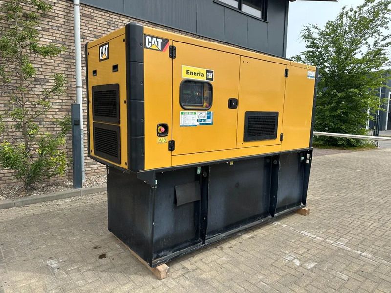 Caterpillar DE110E2 110 kVA Silent generatorset as New ! 121 hours XXL tank - Gerador elétrico: foto 4 Caterpillar DE110E2 110 kVA Silent generatorset as New ! 121 hours XXL tank - Gerador elétrico: foto 4