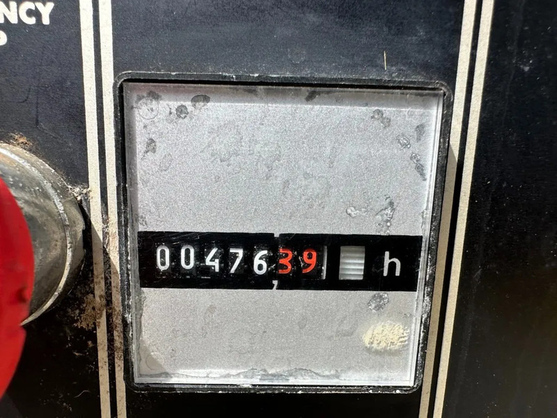 Cummins 4B3.9 SDMO Leroy Somer 40 kVA noodstroom generatorset 476 hours - Gerador elétrico: foto 5 Cummins 4B3.9 SDMO Leroy Somer 40 kVA noodstroom generatorset 476 hours - Gerador elétrico: foto 5